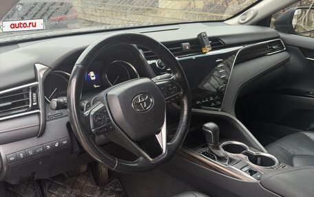 Toyota Camry, 2019 год, 3 150 000 рублей, 5 фотография