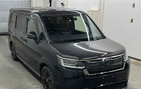 Honda Stepwgn, 2022 год, 2 300 000 рублей, 3 фотография