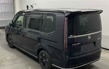 Honda Stepwgn, 2022 год, 2 300 000 рублей, 4 фотография