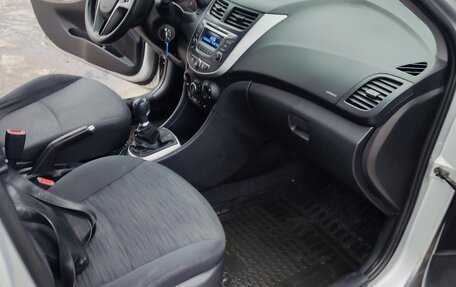 Hyundai Solaris II рестайлинг, 2015 год, 780 000 рублей, 14 фотография