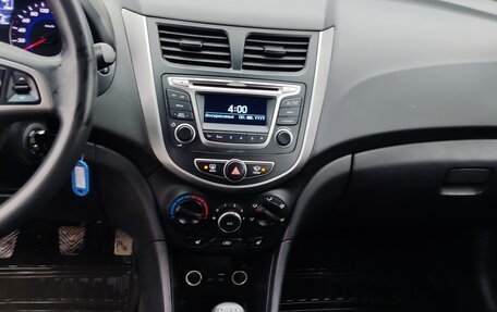 Hyundai Solaris II рестайлинг, 2015 год, 780 000 рублей, 13 фотография