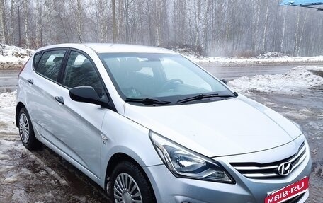 Hyundai Solaris II рестайлинг, 2015 год, 780 000 рублей, 3 фотография