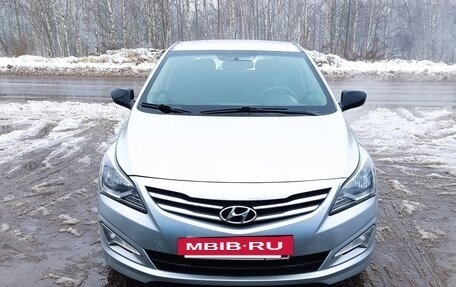 Hyundai Solaris II рестайлинг, 2015 год, 780 000 рублей, 2 фотография