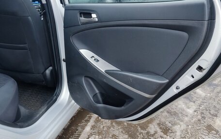 Hyundai Solaris II рестайлинг, 2015 год, 780 000 рублей, 16 фотография