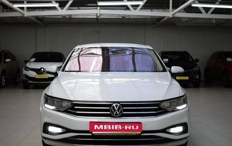 Volkswagen Passat B8 рестайлинг, 2021 год, 2 250 000 рублей, 2 фотография