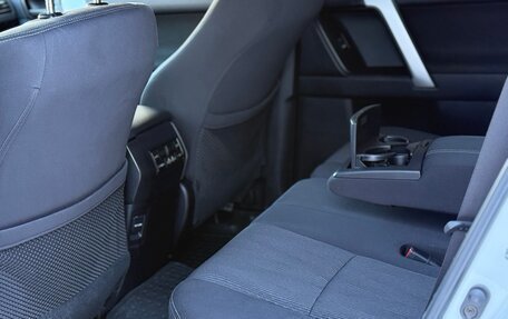 Toyota Land Cruiser Prado 150 рестайлинг 2, 2019 год, 4 950 000 рублей, 19 фотография