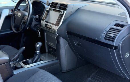 Toyota Land Cruiser Prado 150 рестайлинг 2, 2019 год, 4 950 000 рублей, 27 фотография