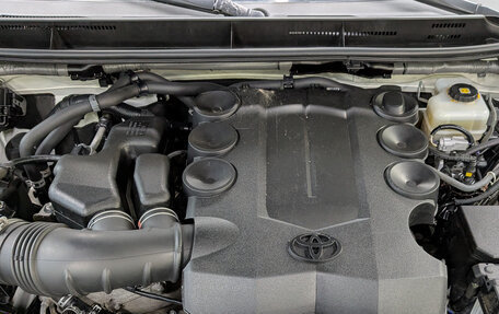 Toyota Land Cruiser Prado 150 рестайлинг 2, 2019 год, 5 050 000 рублей, 9 фотография