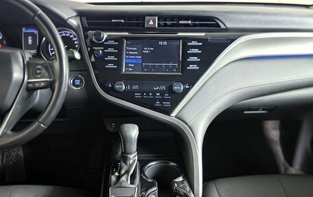 Toyota Camry, 2018 год, 2 198 000 рублей, 15 фотография