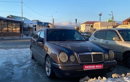Mercedes-Benz E-Класс, 1996 год, 250 000 рублей, 1 фотография