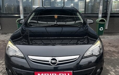 Opel Astra J, 2013 год, 930 000 рублей, 1 фотография