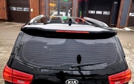 KIA Carnival III, 2019 год, 2 600 000 рублей, 2 фотография