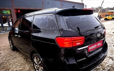 KIA Carnival III, 2019 год, 2 600 000 рублей, 5 фотография