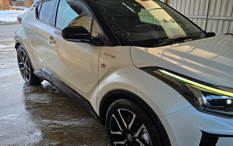 Toyota C-HR I рестайлинг, 2019 год, 2 600 000 рублей, 3 фотография