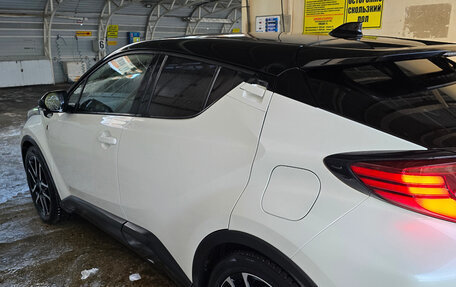 Toyota C-HR I рестайлинг, 2019 год, 2 600 000 рублей, 6 фотография