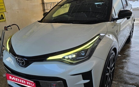 Toyota C-HR I рестайлинг, 2019 год, 2 600 000 рублей, 8 фотография