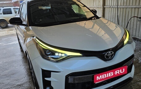 Toyota C-HR I рестайлинг, 2019 год, 2 600 000 рублей, 9 фотография