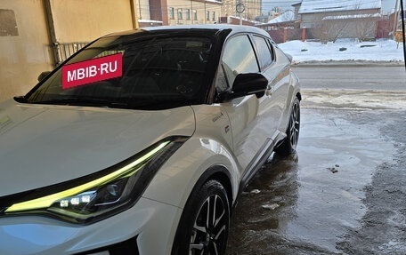 Toyota C-HR I рестайлинг, 2019 год, 2 600 000 рублей, 4 фотография