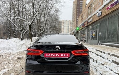 Toyota Camry, 2021 год, 3 450 000 рублей, 10 фотография