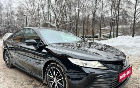 Toyota Camry, 2021 год, 3 450 000 рублей, 3 фотография