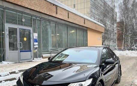 Toyota Camry, 2021 год, 3 450 000 рублей, 2 фотография