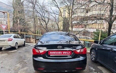 Hyundai Sonata VI, 2011 год, 900 000 рублей, 4 фотография