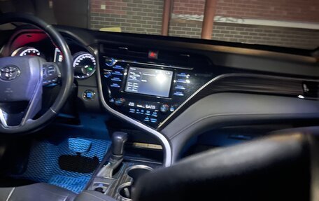 Toyota Camry, 2018 год, 2 770 000 рублей, 3 фотография