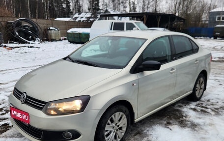 Volkswagen Polo VI (EU Market), 2014 год, 800 000 рублей, 1 фотография