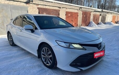 Toyota Camry, 2018 год, 2 650 000 рублей, 6 фотография