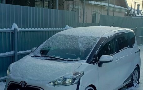 Toyota Sienta II, 2020 год, 1 900 000 рублей, 10 фотография