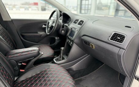 Volkswagen Polo VI (EU Market), 2011 год, 700 000 рублей, 18 фотография