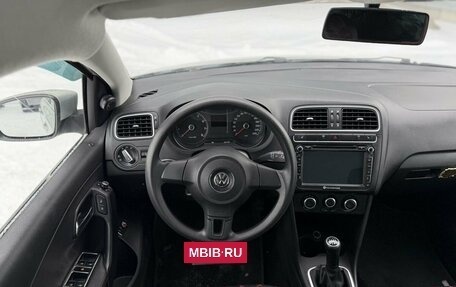 Volkswagen Polo VI (EU Market), 2011 год, 700 000 рублей, 14 фотография