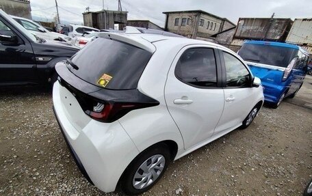 Toyota Yaris, 2022 год, 880 000 рублей, 5 фотография