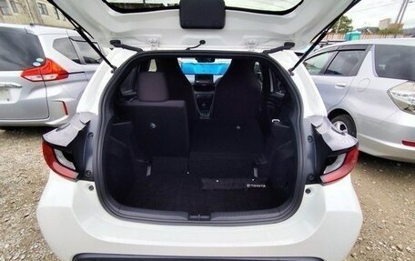 Toyota Yaris, 2022 год, 880 000 рублей, 7 фотография
