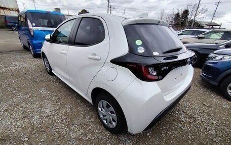 Toyota Yaris, 2022 год, 880 000 рублей, 3 фотография
