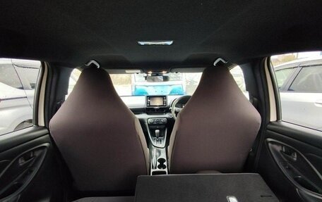 Toyota Yaris, 2022 год, 880 000 рублей, 12 фотография