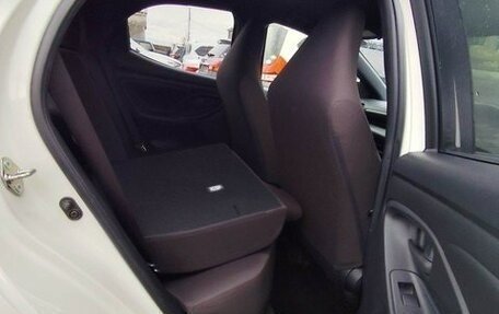 Toyota Yaris, 2022 год, 880 000 рублей, 14 фотография
