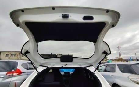 Toyota Yaris, 2022 год, 880 000 рублей, 11 фотография