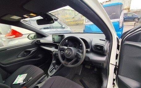 Toyota Yaris, 2022 год, 880 000 рублей, 13 фотография