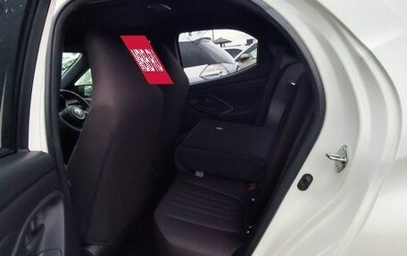 Toyota Yaris, 2022 год, 880 000 рублей, 18 фотография