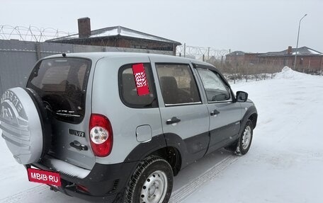 Chevrolet Niva I рестайлинг, 2015 год, 810 000 рублей, 4 фотография