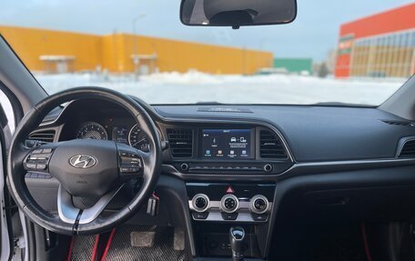 Hyundai Elantra VI рестайлинг, 2019 год, 1 585 000 рублей, 11 фотография