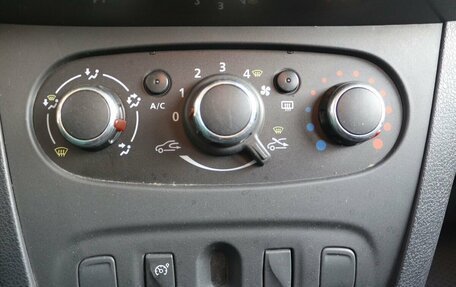 Renault Sandero II рестайлинг, 2018 год, 750 000 рублей, 10 фотография