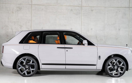 Rolls-Royce Cullinan, 2025 год, 70 000 000 рублей, 10 фотография