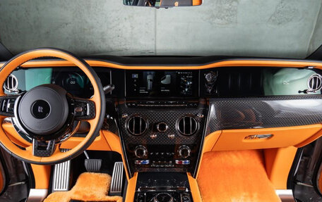 Rolls-Royce Cullinan, 2025 год, 70 000 000 рублей, 12 фотография