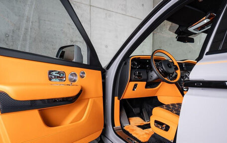 Rolls-Royce Cullinan, 2025 год, 70 000 000 рублей, 15 фотография