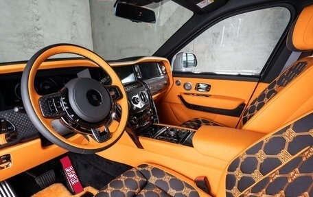 Rolls-Royce Cullinan, 2025 год, 70 000 000 рублей, 14 фотография