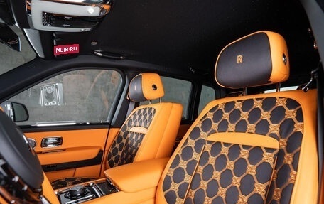 Rolls-Royce Cullinan, 2025 год, 70 000 000 рублей, 17 фотография