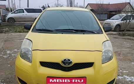 Toyota Yaris III рестайлинг, 2009 год, 500 000 рублей, 1 фотография