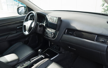 Mitsubishi Outlander III рестайлинг 3, 2017 год, 1 890 000 рублей, 10 фотография